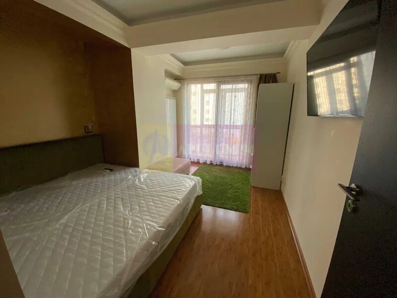 Vanzare apartament cu 3 camere  Decebal,adiacent, 2 parcari
